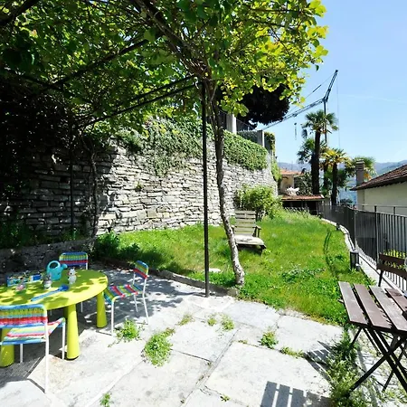 Vakantiehuis Sleeps 6 *