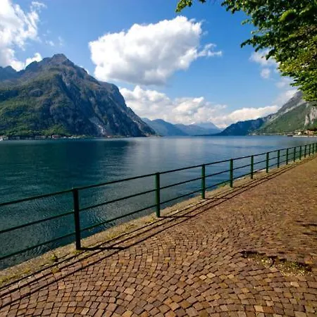 Vakantiehuis Sleeps 6 *